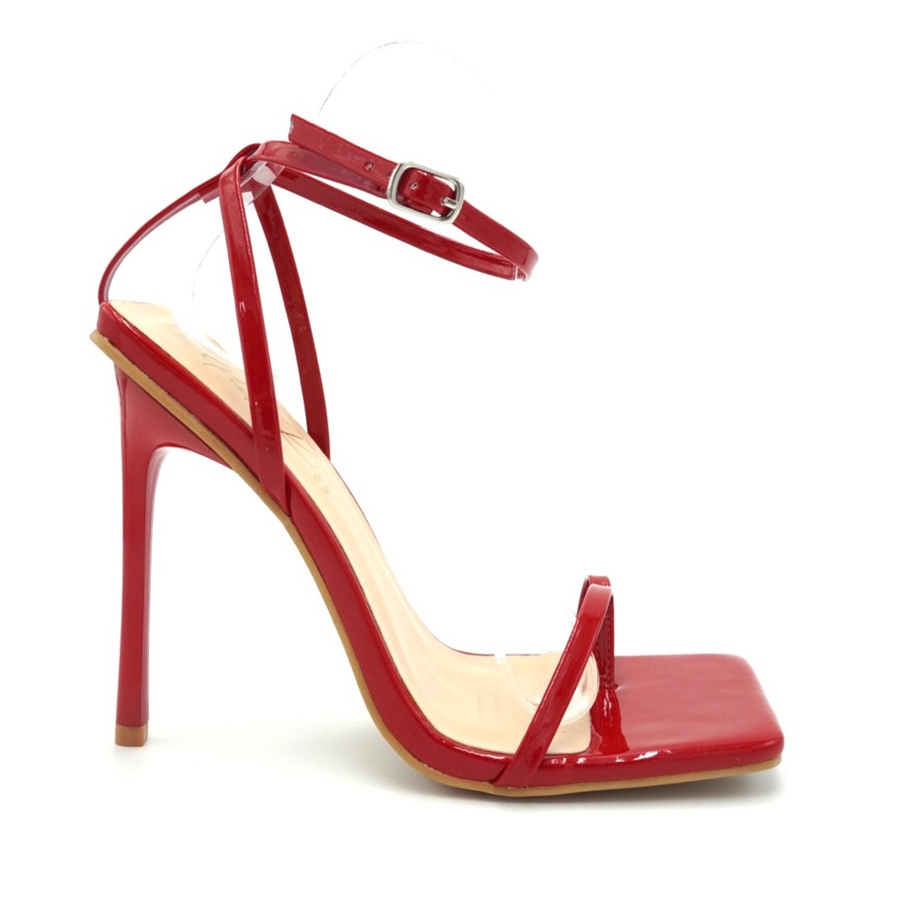 Lara- Red Size 7
